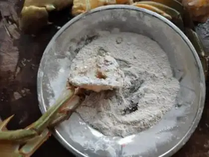 Make Crab burning potatoes step 5