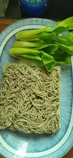 Make Beef sauce with black sesame noodles step 0