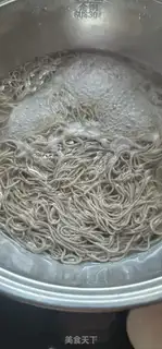 Make Beef sauce with black sesame noodles step 2