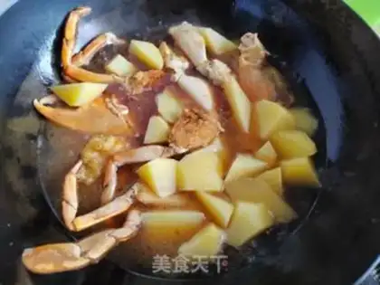 Make Crab burning potatoes step 10