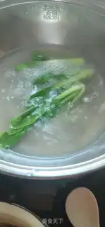 Make Beef sauce with black sesame noodles step 4