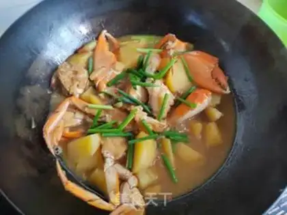 Make Crab burning potatoes step 11