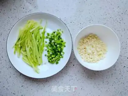 Make Spicy and cold noodles step 1