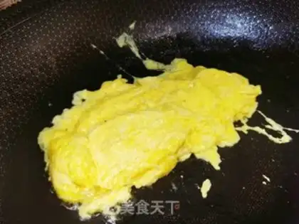 Make Tomato fried eggs step 2