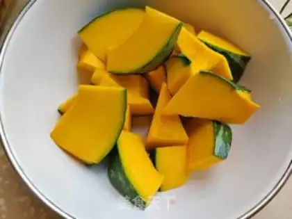 Make Pumpkin with garlic step 1