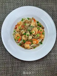 Make Seafood noodles step 18