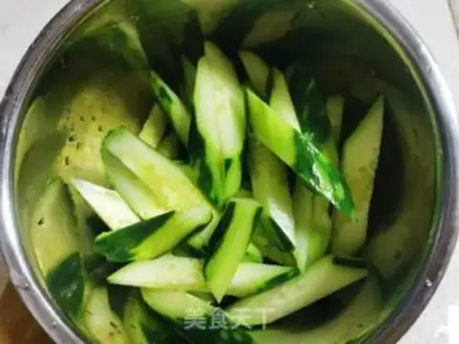 Make cucumber fried eggs step 0