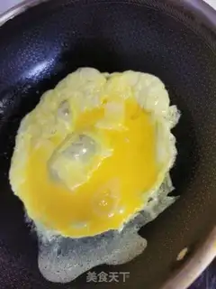 Make cucumber fried eggs step 1