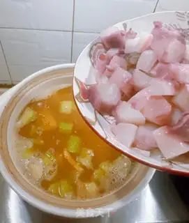 Make Gold and sand seafood tofu soup step 4