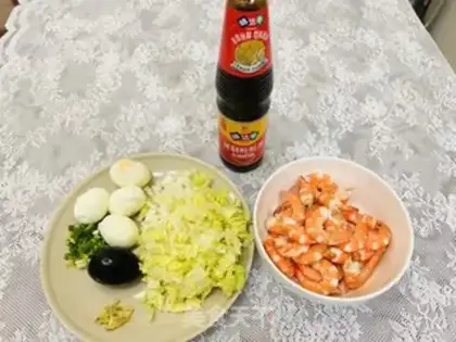 Make Shrimp and eggnog step 0