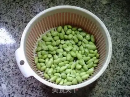 Make The salty beans are white step 1