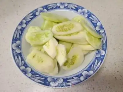 Make cucumber tofu skin step 1