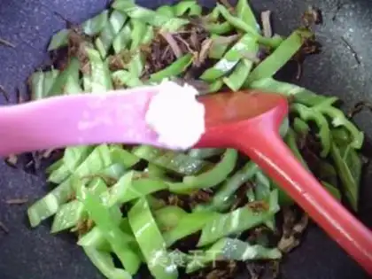 Make Scrambled green pepper step 4