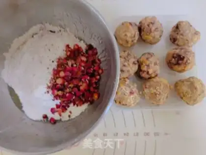Make A broad rose red bean moon cake step 2