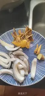 Make "The king of the sea coconuts has five fingers for peach chicken soup." step 4