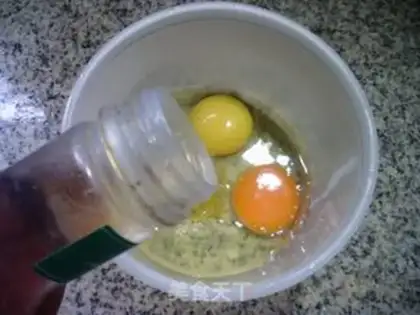 Make Mushroom eggflower tomato soup step 1