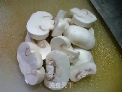 Make Mushroom eggflower tomato soup step 3