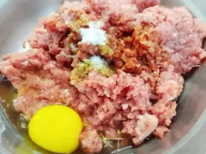 Make Beef celery pie step 1