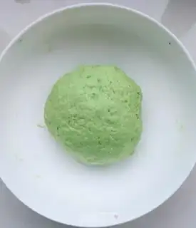 Make Spinach buns step 0