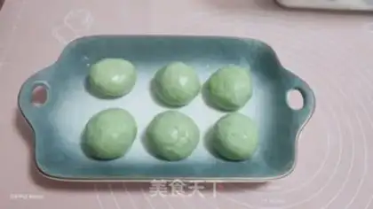 Make Spinach buns step 1