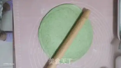 Make Spinach buns step 4