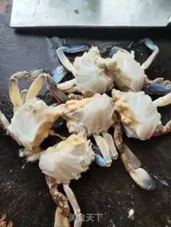 Make Crabs on the ginger onions step 1