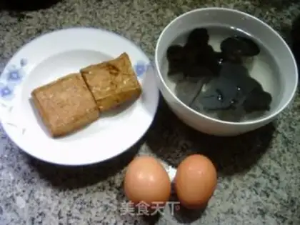 Make Black-mucked eggs step 0