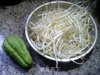 Make The guacamole fried green bean sprouts step 0