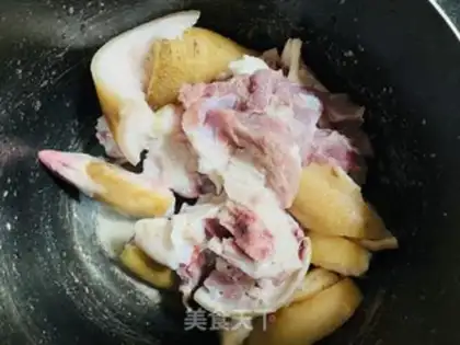 Make Dry fire pans to burn pigs