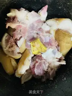 Make Dry fire pans to burn pigs