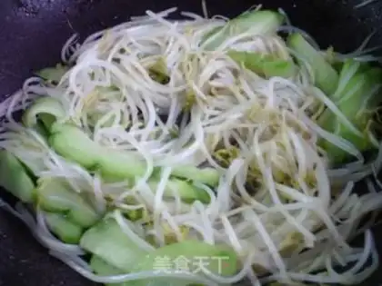 Make The guacamole fried green bean sprouts step 7