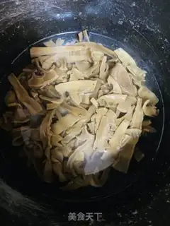 Make Dry fire pans to burn pigs