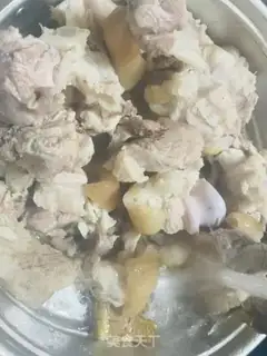 Make Dry fire pans to burn pigs