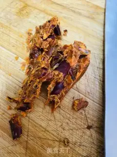 Make Dry fire pans to burn pigs