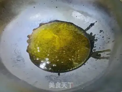 Make Dry fire pans to burn pigs