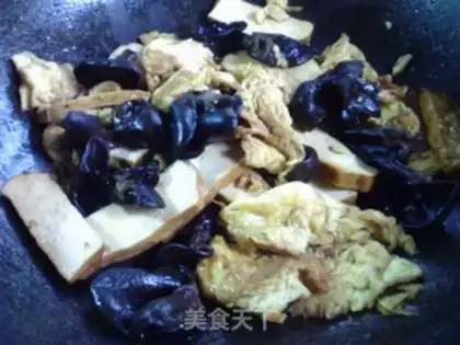 Make Black-mucked eggs step 9