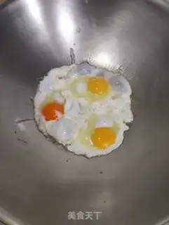 Make Spring egg soup step 1
