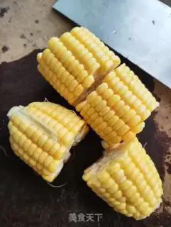 Make Pumpkin corn carrot claw soup step 1