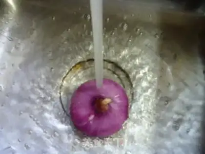 Make Onion fried fat cow step 1