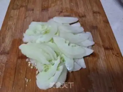 Make Spicy white cucumber step 1