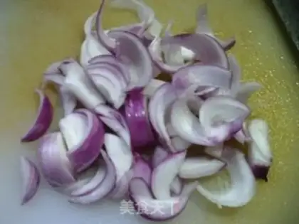 Make Onion fried fat cow step 2
