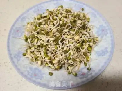 Make Onion green bean sprouts, red casserole step 3