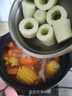 Make Pumpkin corn carrot claw soup step 8