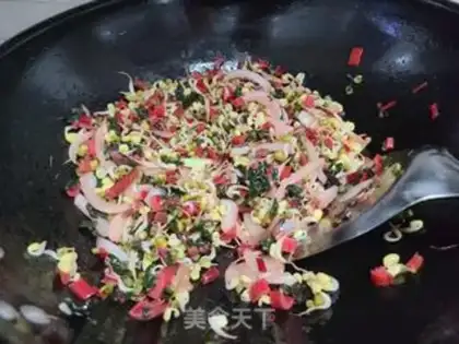 Make Onion green bean sprouts, red casserole step 5