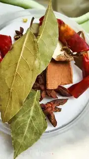 Make Five spicy tea eggs step 0