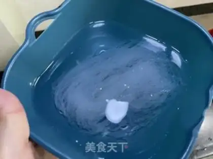 Make Tomato fan shrimp step 1