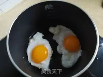 Make Fried egg bubbly tommy step 2