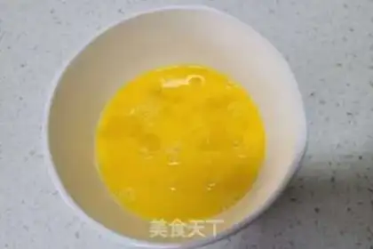 Make Scrambled eggs onions step 4