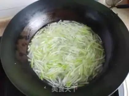 Make Fried egg bubbly tommy step 4