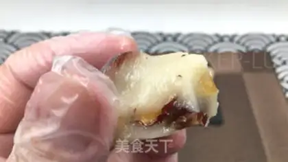 Make "Red rice date cake." step 13